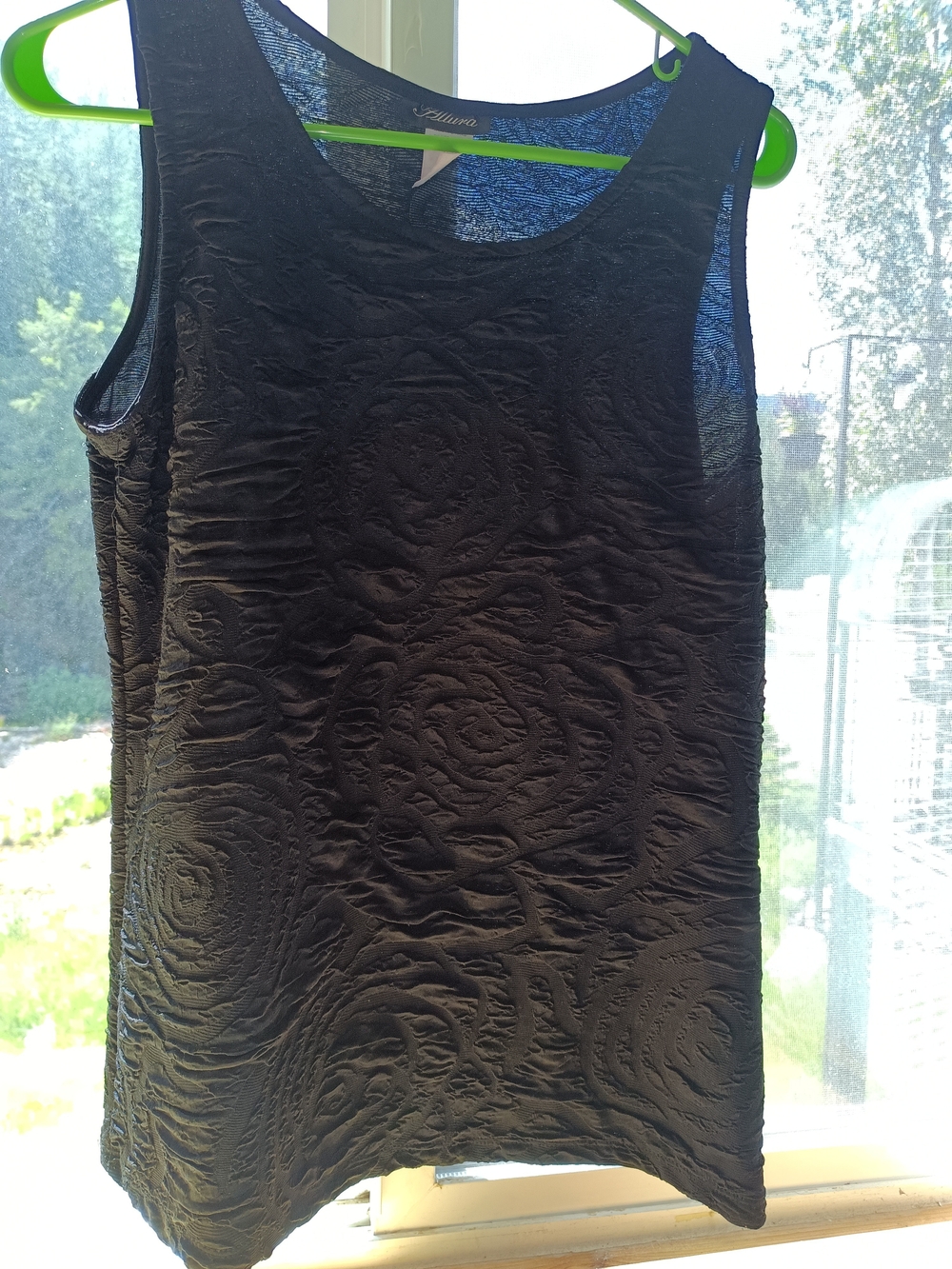 Black Textured Rose Sleeveless Scoop Neck Top - Picture 2 of 3